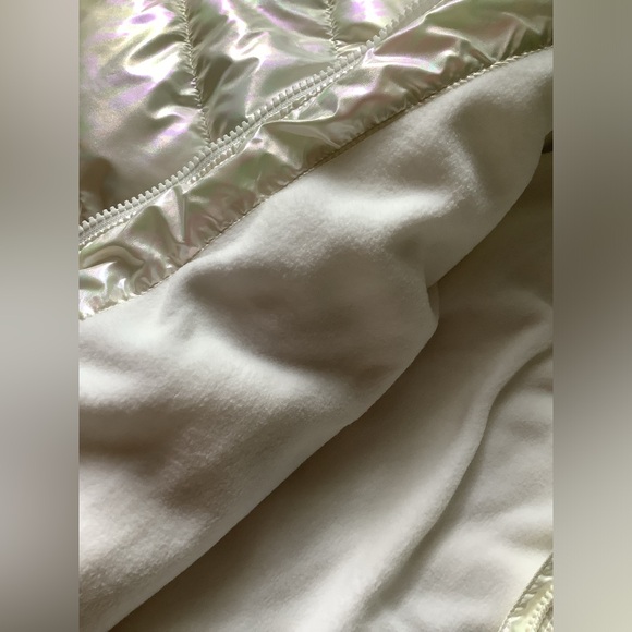 Pretty hooded puffer jacket 🌸🌸 - Picture 4 of 7